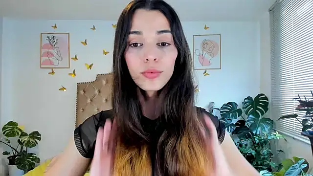 Snapshot of bella_grego chatting on 05-12-26, 06:27 bella grego online show from 05-12-26, 06:27