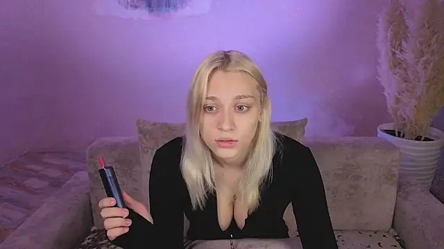 KaraLiin online show from 05-29-26, 04:49