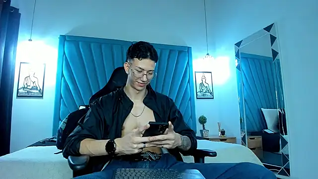 OliverThompsonJS online show from 07-23-26, 01:58