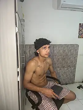 Snapshot of alex_martin47 chatting on 06-12-26, 09:03 alex martin47 online show from 06-12-26, 09:03