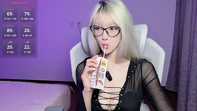 Luyann- online show from 07-10-26, 01:43