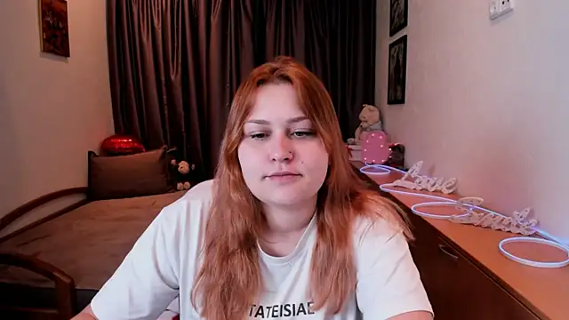 NoraLiin online show from 05-19-26, 02:40