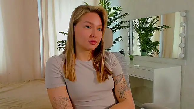 FidelaMendolia online show from 04-18-26, 09:57