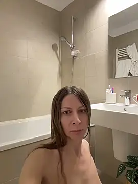 Mira Luna online show from 05-06-26, 05:03
