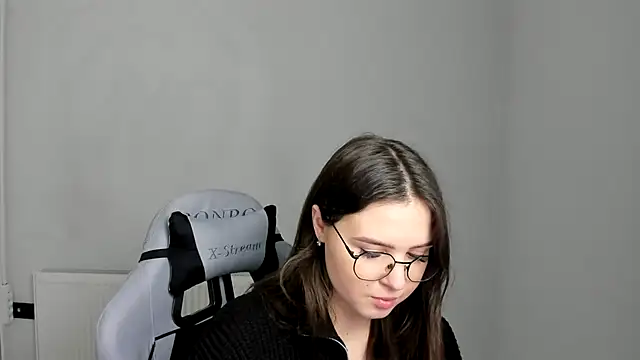 Regina cute  online show from 04-25-26, 06:49