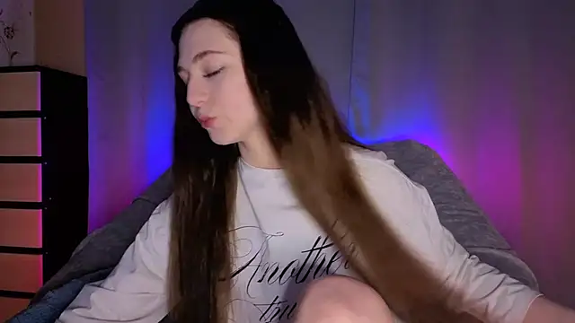Snapshot of SunlitDeslre chatting on 05-19-26, 10:38 SunlitDeslre online show from 05-19-26, 10:38