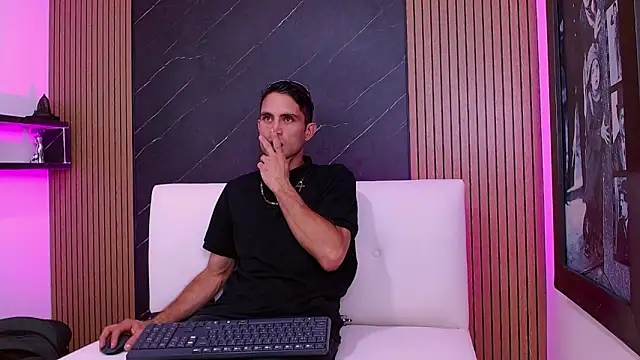 Snapshot of Andres_Colins1 chatting on 05-18-26, 05:08 Andres Colins1 online show from 05-18-26, 05:08