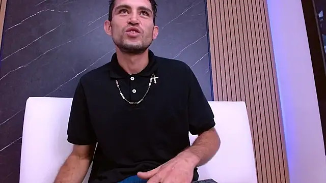 Snapshot of Andres_Colins1 chatting on 05-22-26, 05:40 Andres Colins1 online show from 05-22-26, 05:40