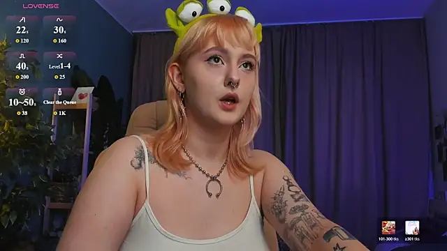 Snapshot of Emma_Thomps chatting on 05-31-26, 02:13 Emma Thomps online show from 05-31-26, 02:13