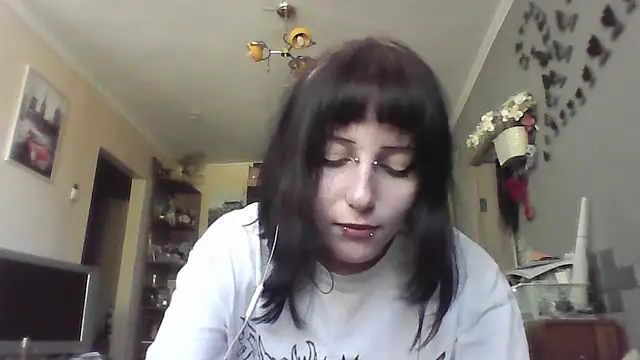 Snapshot of ChargedReign chatting on 05-04-26, 01:07 ChargedReign online show from 05-04-26, 01:07