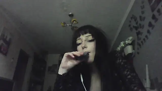 Snapshot of ChargedReign chatting on 05-13-26, 04:04 ChargedReign online show from 05-13-26, 04:04