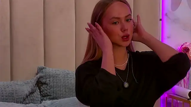 Emi Sterling online show from 05-18-26, 06:08