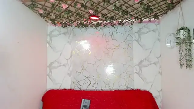 DAHNE HOT  online show from 06-12-26, 01:32