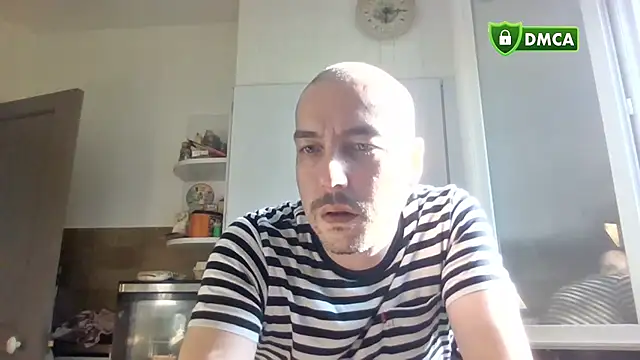 Snapshot of jyl151 chatting on 07-17-26, 05:18 jyl151 online show from 07-17-26, 05:18