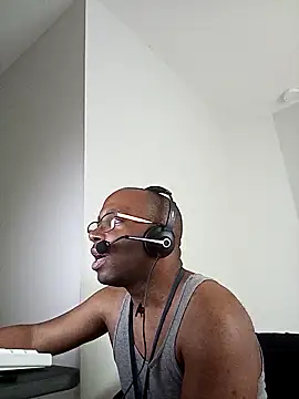 Snapshot of amazingguy chatting on 05-27-26, 07:55 amazingguy online show from 05-27-26, 07:55