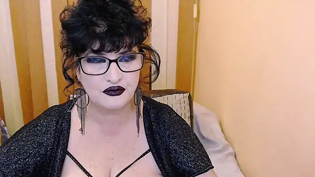 Snapshot of QuuenOfSin chatting on 12-12-24, 05:15 QuuenOfSin online show from 12-12-24, 05:15