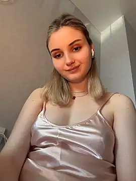 AmeliaLux online show from 05-17-26, 10:22
