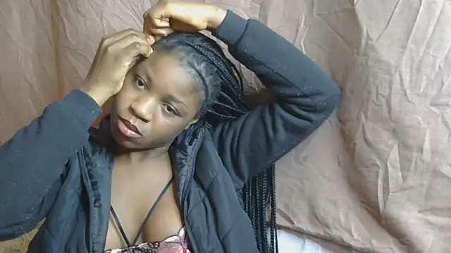 Snapshot of julianaa19 chatting on 05-14-26, 02:18 julianaa19 online show from 05-14-26, 02:18