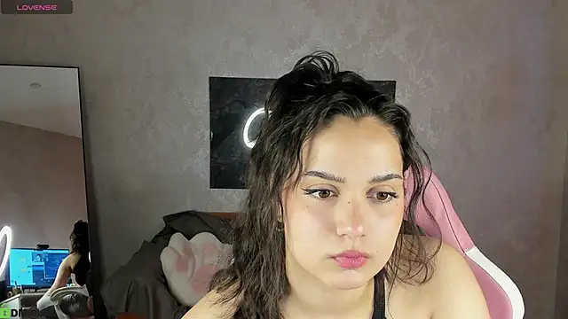 Vivien Ross online show from 05-06-26, 01:14