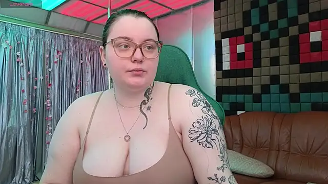 Snapshot of CatherineClaire chatting on 05-14-26, 11:06 CatherineClaire online show from 05-14-26, 11:06