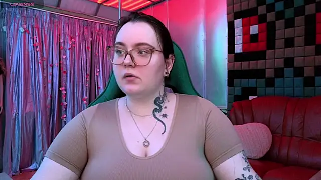 Snapshot of CatherineClaire chatting on 05-18-26, 04:24 CatherineClaire online show from 05-18-26, 04:24