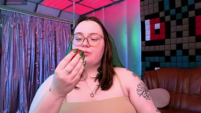 Snapshot of CatherineClaire chatting on 05-19-26, 04:35 CatherineClaire online show from 05-19-26, 04:35