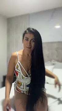 Laia Hills online show from 06-25-26, 04:01
