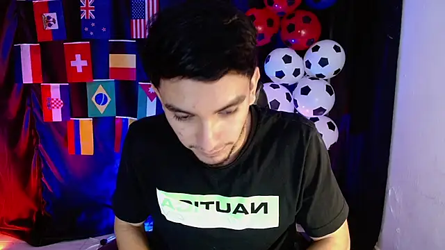 Snapshot of dante_18cm_ chatting on 06-16-26, 12:35 dante 18cm online show from 06-16-26, 12:35