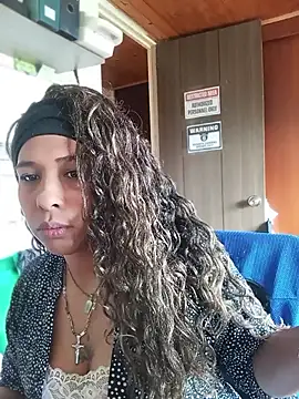 Snapshot of Ivon_C chatting on 05-08-26, 01:16 Ivon C online show from 05-08-26, 01:16