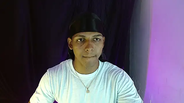 Snapshot of zoriel_bigcock chatting on 05-08-26, 06:24 zoriel bigcock online show from 05-08-26, 06:24