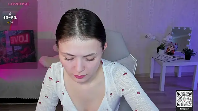 LinnLove online show from 04-30-26, 07:04
