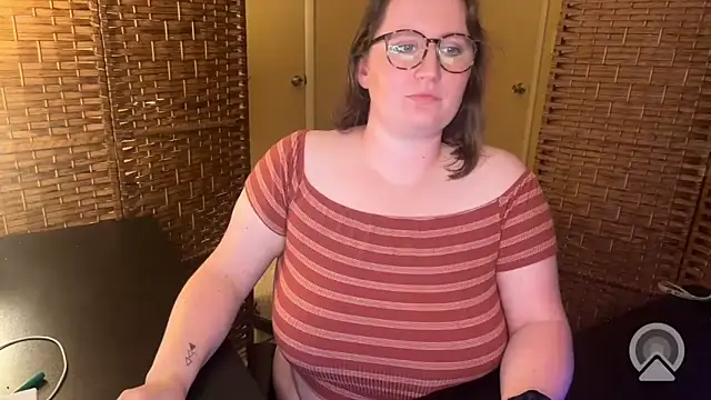 lucy-comes-true online show from 04-28-26, 07:19