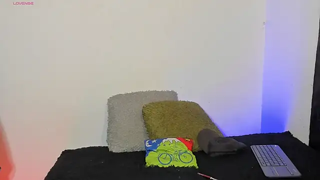  IanLark online show from 05-19-26, 01:56