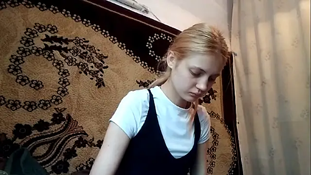 LunaLaday online show from 05-18-26, 04:07