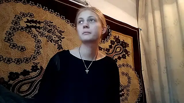 LunaLaday online show from 05-21-26, 02:18