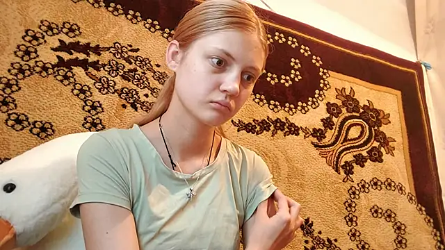 Snapshot of LunaLaday chatting on 06-06-26, 03:22 LunaLaday online show from 06-06-26, 03:22