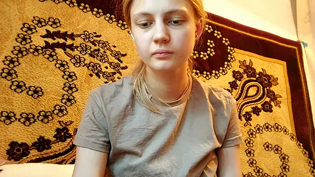 Snapshot of LunaLaday chatting on 06-16-26, 02:14 LunaLaday online show from 06-16-26, 02:14