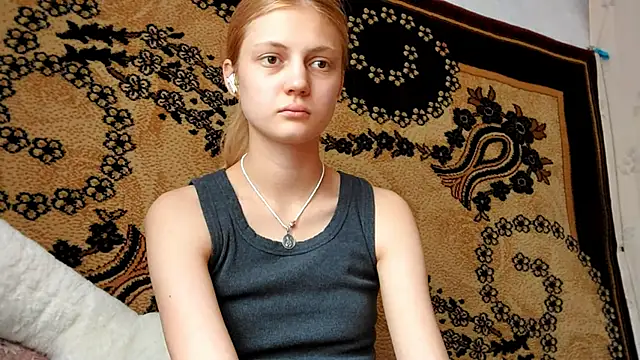Snapshot of LunaLaday chatting on 06-19-26, 03:22 LunaLaday online show from 06-19-26, 03:22