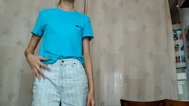 Snapshot of LunaLaday chatting on 06-25-26, 05:12 LunaLaday online show from 06-25-26, 05:12