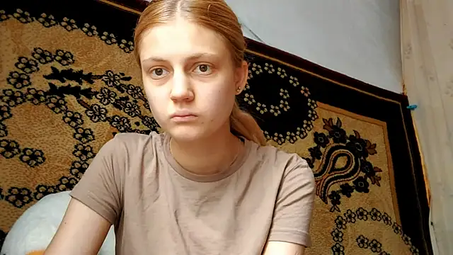 Snapshot of LunaLaday chatting on 07-04-26, 03:45 LunaLaday online show from 07-04-26, 03:45
