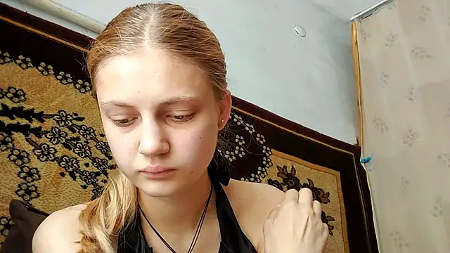 Snapshot of LunaLaday chatting on 07-15-26, 06:18 LunaLaday online show from 07-15-26, 06:18