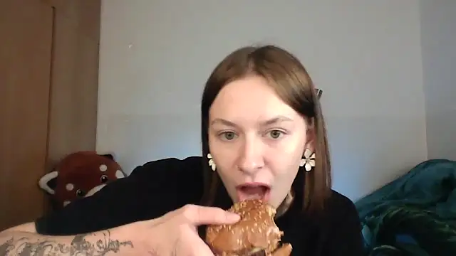 Snapshot of JuicyErika chatting on 05-03-26, 10:05 JuicyErika online show from 05-03-26, 10:05