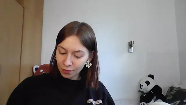 Snapshot of JuicyErika chatting on 05-16-26, 05:12 JuicyErika online show from 05-16-26, 05:12