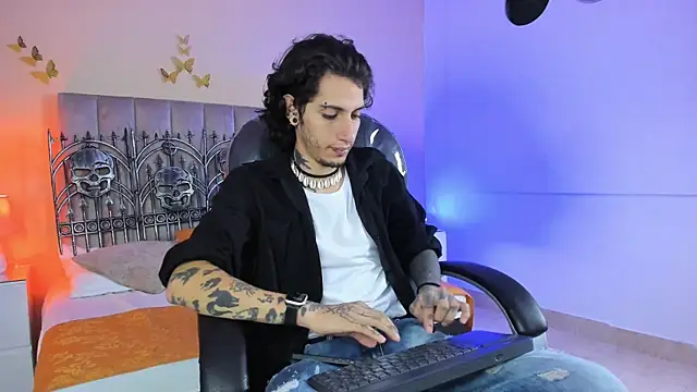 Vergil Noir  online show from 05-15-26, 03:35