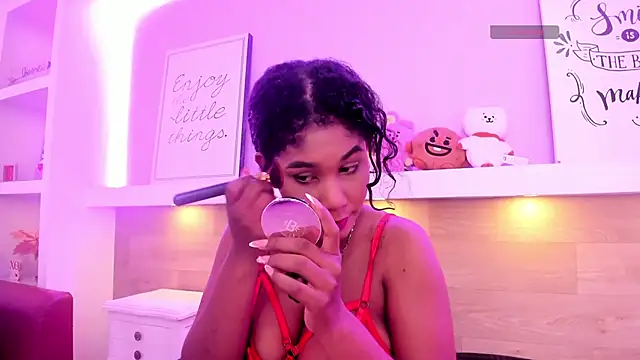 Snapshot of AlissonJamess chatting on 05-20-26, 02:01 AlissonJamess online show from 05-20-26, 02:01