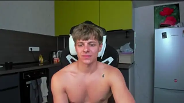 Snapshot of prince_nik chatting on 07-11-26, 02:20 prince nik online show from 07-11-26, 02:20