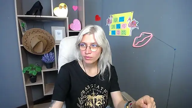 Snapshot of RubyDaviss chatting on 05-17-26, 06:11 RubyDaviss online show from 05-17-26, 06:11