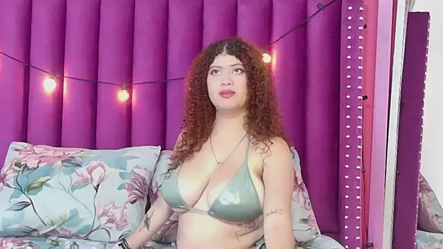 Snapshot of HoneyHipss chatting on 05-07-26, 12:43 HoneyHipss online show from 05-07-26, 12:43
