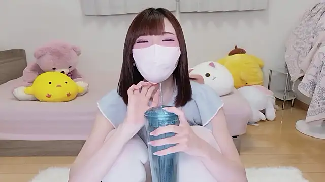 hiyo0001 online show from 07-18-26, 03:16