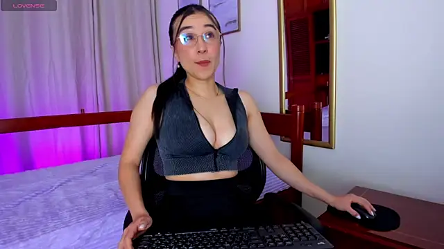 Elisabetta Amour online show from 05-25-26, 10:10